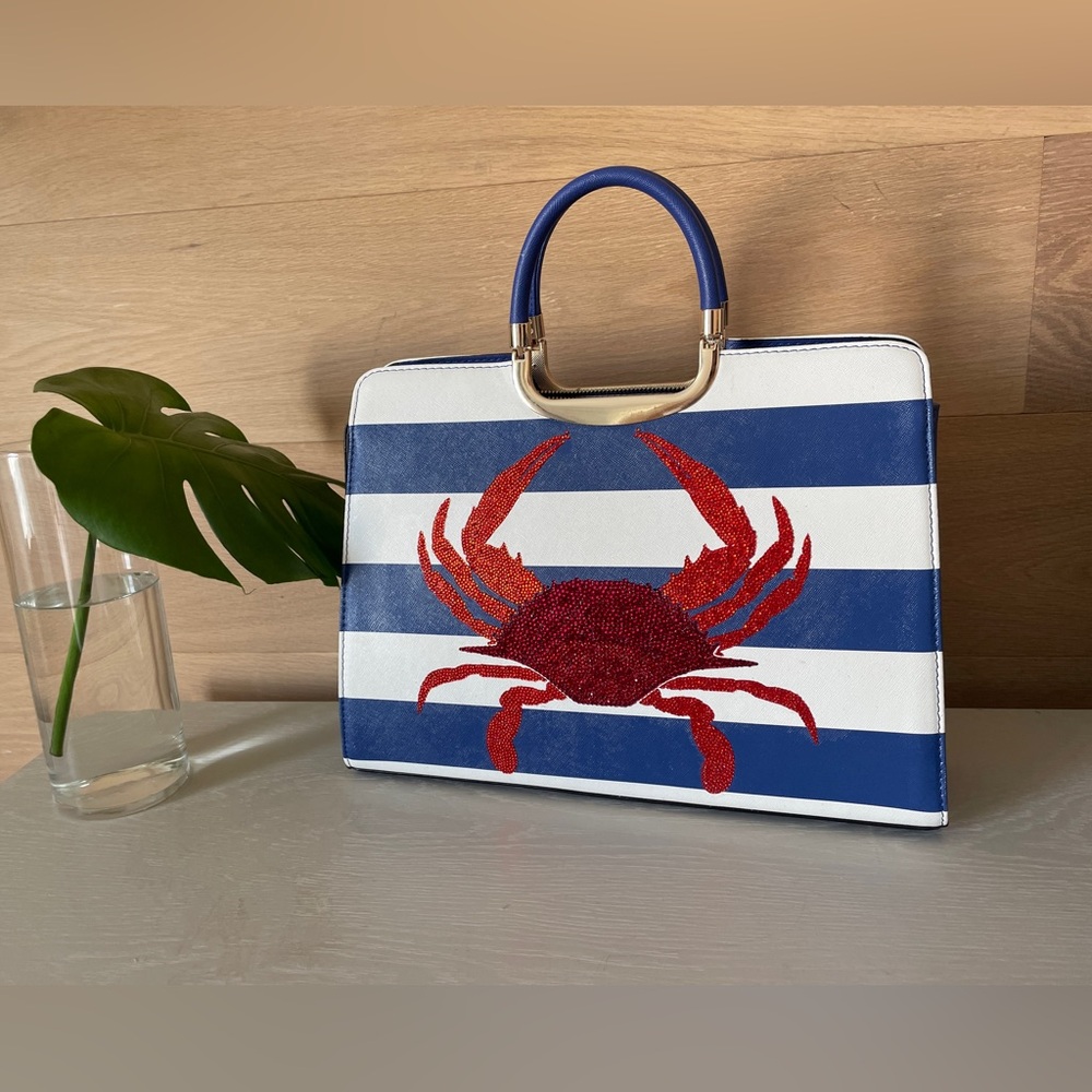 🌊🦀 Dive into Coastal Chic with This Show-Stopping Crab Purse! 🦀🌊